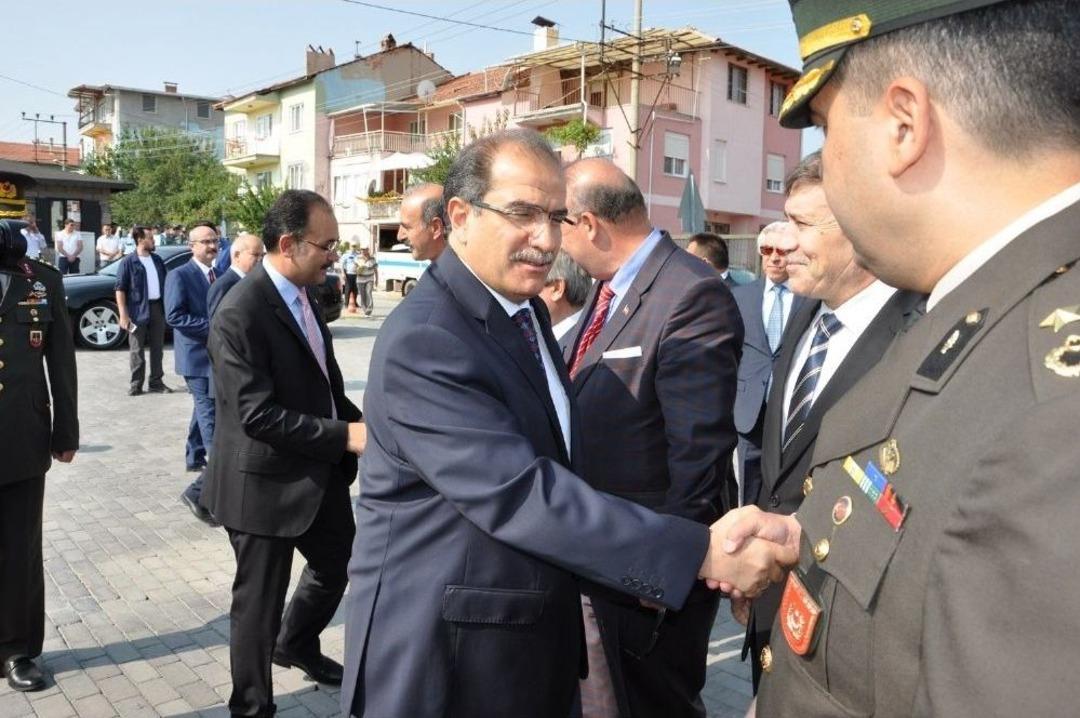 Vali Demir Uşak Şehitliği&rsquo;ni Ziyaret Etti