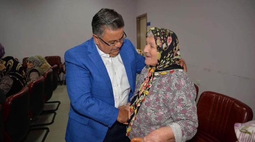 Başkan Yağcı Ve Eşi Fatma Yağcı, Bayram Ziyaretlerinde Bulundu