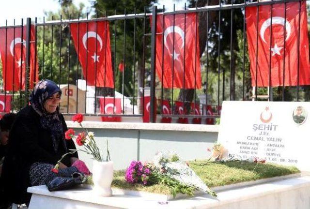 Mezarlıklarda Bayram Yoğunluğu