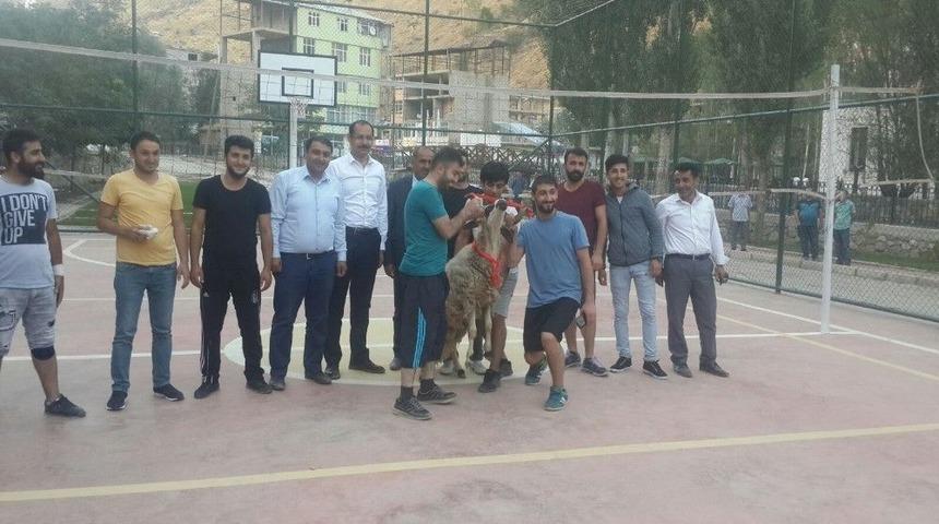 Bah&ccedil;esaraylı Gen&ccedil;lerden &Ouml;rnek Davranış