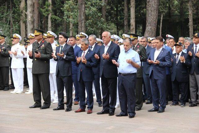 Arife Gününde Şehitler İçin Dualar Edildi