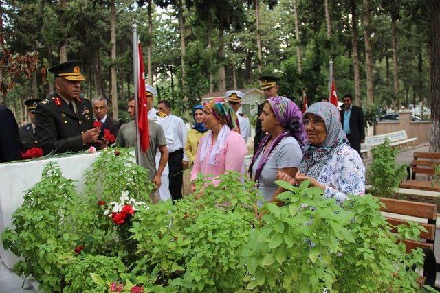 Arife Gününde Şehitler İçin Dualar Edildi