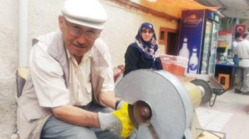 Kurbanlık Bı&ccedil;aklar Bileniyor