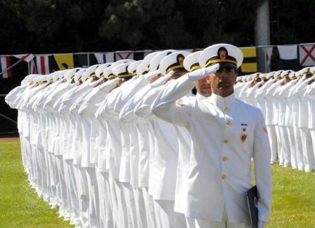 Yalova'da 704 Deniz Astsubayı Törenle Diplomalarını Aldı