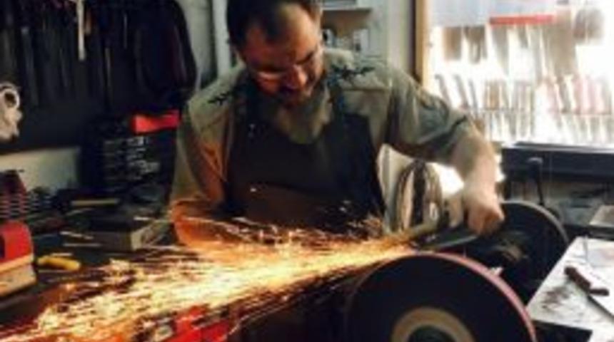 Kurban Kesecek Vatandaşlar Bı&ccedil;ak&ccedil;ılara Akın Etti