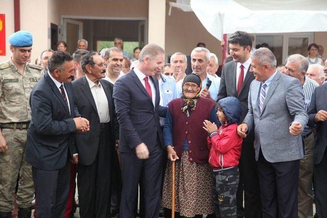 Vali Gül, Köy Konağının Açılışına Katıldı