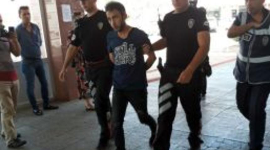 Otomobilin Camlarını Kırıp &Ccedil;anta &Ccedil;alan Ş&uuml;pheli Yakalandı