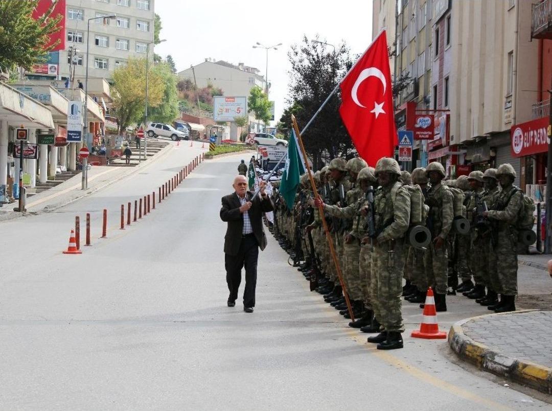 Komandolar Şehir Merkezini İnletti