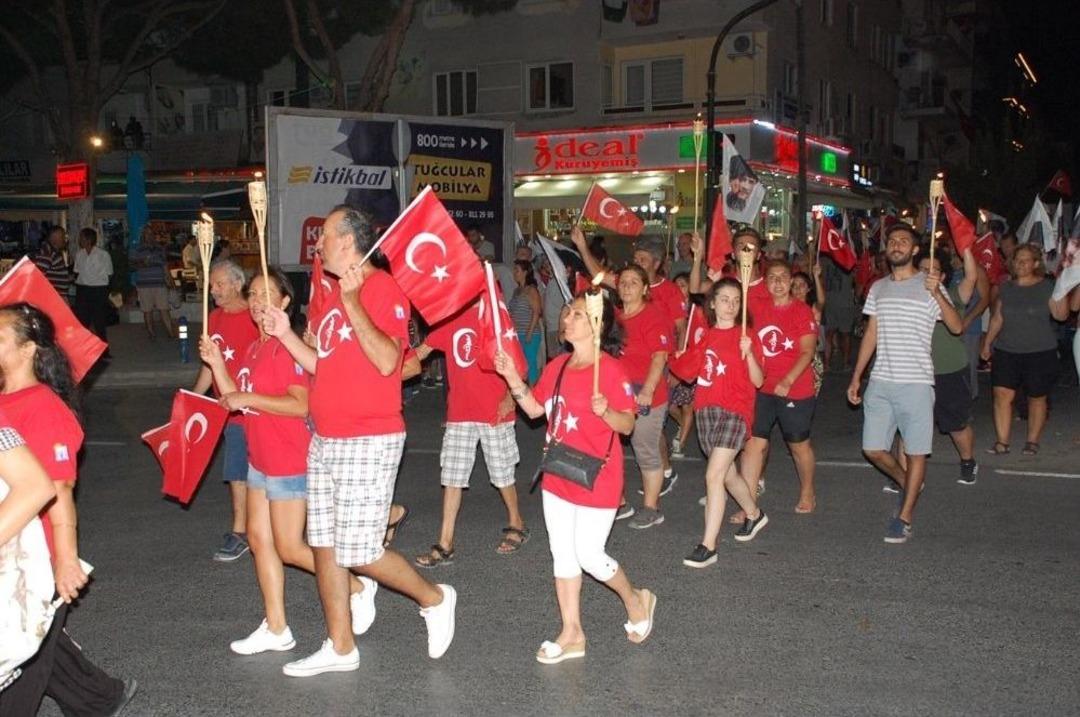 Didim&rsquo;de 30 Ağustos Fener Alayı Ve Konserle Kutlandı