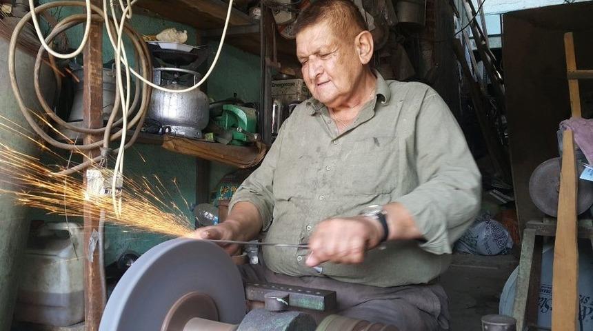 75 Yaşında Hala Kurban Bı&ccedil;ağı Biliyor