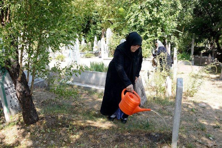 Konya’da Mezarlıklarda Ve Şehitliklerde Ziyaretçi Yoğunluğu G5
