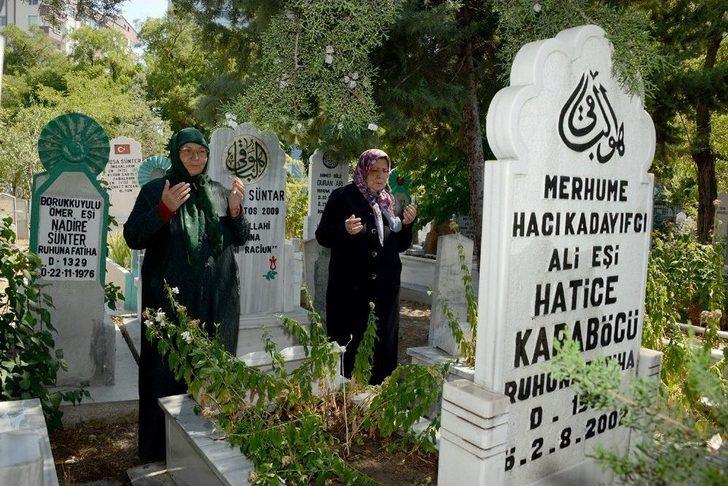 Konya’da Mezarlıklarda Ve Şehitliklerde Ziyaretçi Yoğunluğu G2