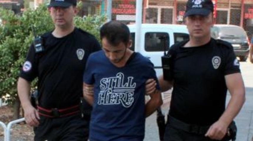 Otomobillerden &Ccedil;anta &Ccedil;alan Hırsız Yakalandı