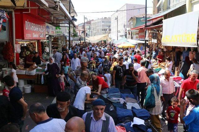 Çarşı Pazarda Bayram Yoğunluğu