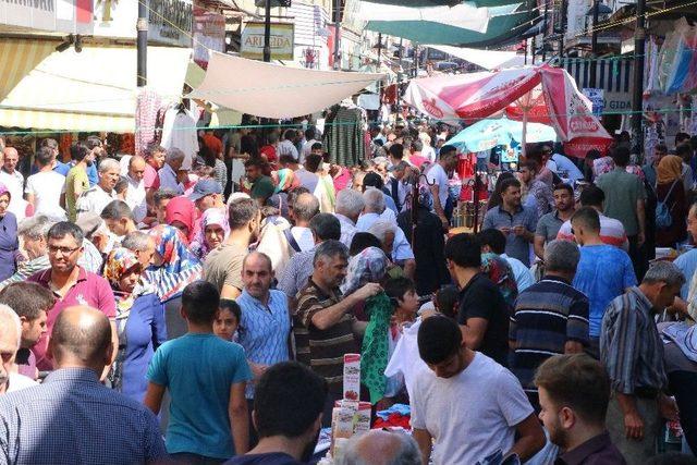 Çarşı Pazarda Bayram Yoğunluğu