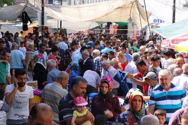 Çarşı Pazarda Bayram Yoğunluğu