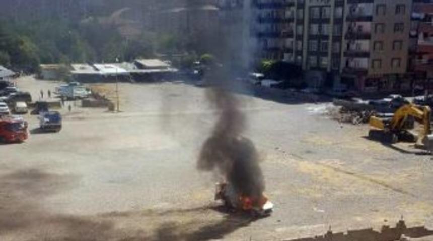 Park Halindeki Araç Alev Aldı