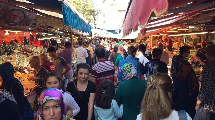 Tarihi &Ccedil;arşıda Bayram Bereketi