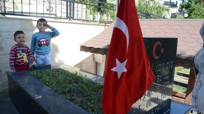 Zonguldak’ta Arife Günü Mezarlıklara Ziyaretçi Akını