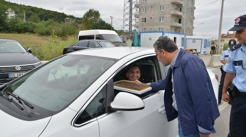 Vali Kaymak&lsquo;tan S&uuml;r&uuml;c&uuml;lere &Ccedil;ikolata