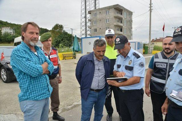 Vali Kaymak‘tan Sürücülere Çikolata