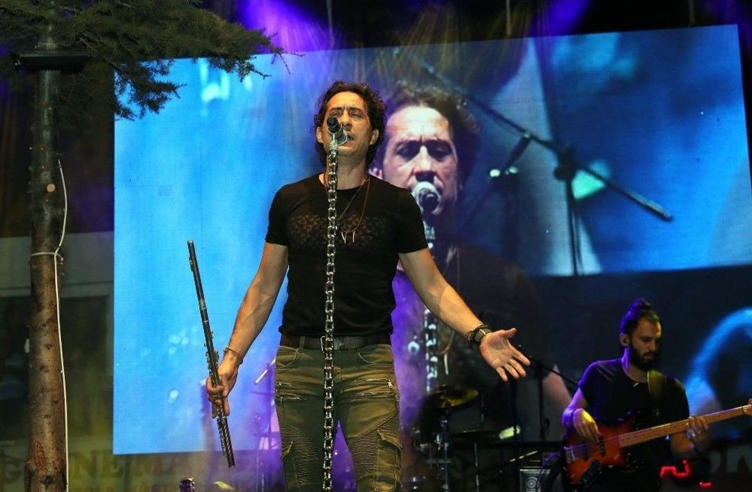 Ağa&ccedil;lı Konser Sahnesi Hem Kıra&ccedil;&rsquo;ın Hem De G&ouml;renlerin Takdirini Topladı