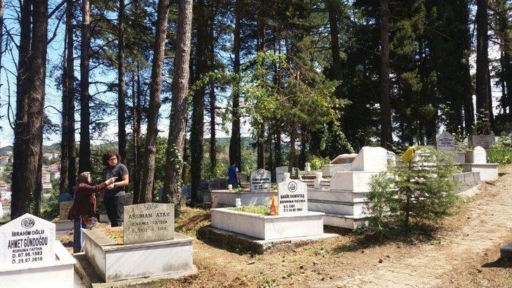 Gülüç Belediyesi Mezarlıklarda Kur’an-ı Kerim Okuttu G1