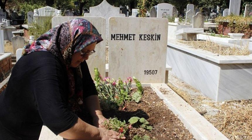 Mezarlıklarda Bayram Yoğunluğu