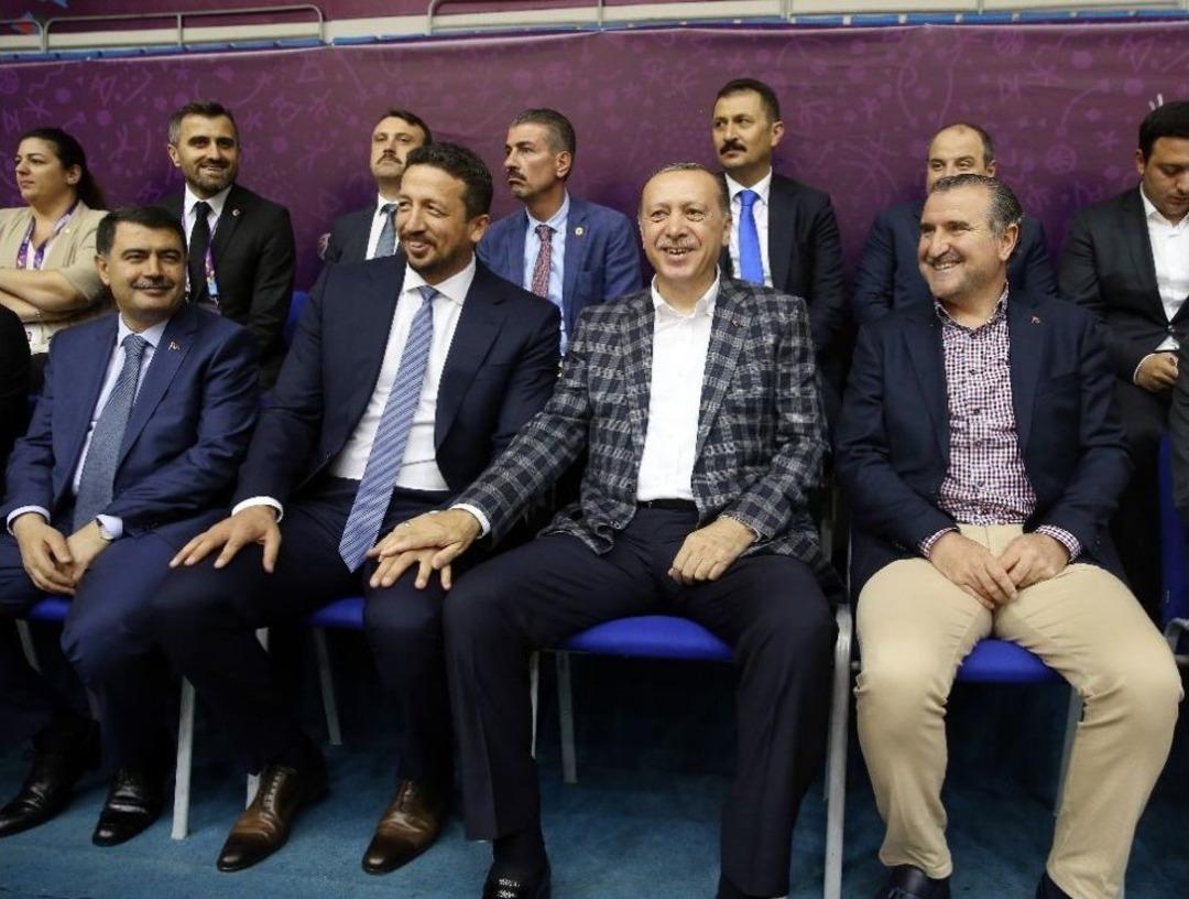 Cumhurbaşkanı Erdoğan&rsquo;dan A Milli Basketbol Takımına S&uuml;rpriz Ziyaret