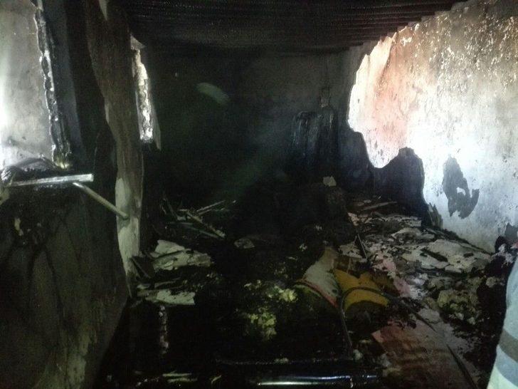 Kırsal Mahallede Yanan Ev Küle Döndü G3