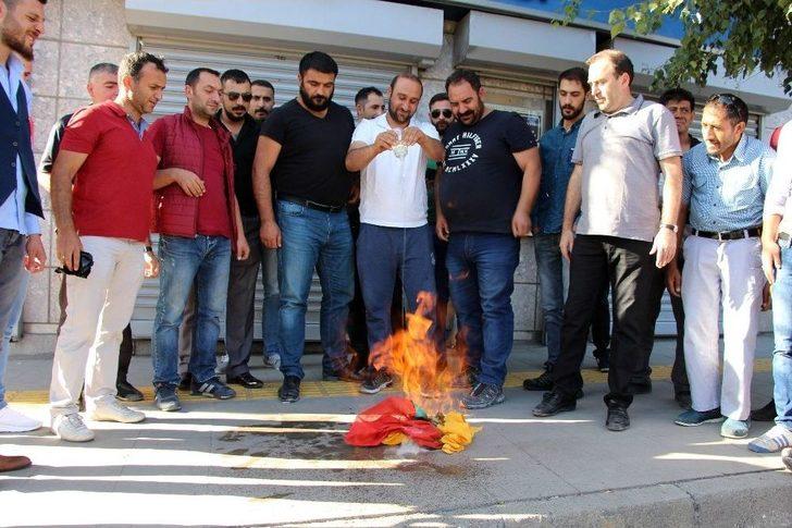 Mynamar Bayrağı Yaktılar G1