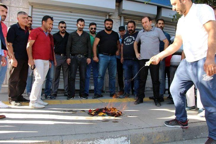 Mynamar Bayrağı Yaktılar G3