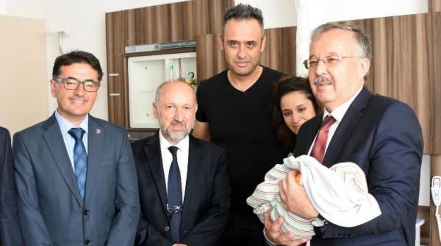 Edirne Valisi, Hastane Ziyaretinde Bebeğe 'eymen' Adını Verdi