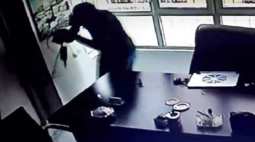 S&uuml;r&uuml;c&uuml; Kursundaki Hırsızlık Anı G&uuml;venlik Kamerasında
