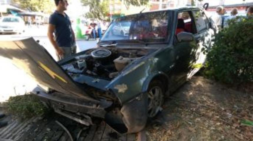 Otomobili &Ccedil;arptığı Şahıs Hayatını Kaybetti