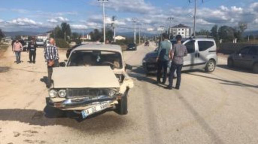 D&uuml;zce&rsquo;de Trafik Kazası: 2 Yaralı