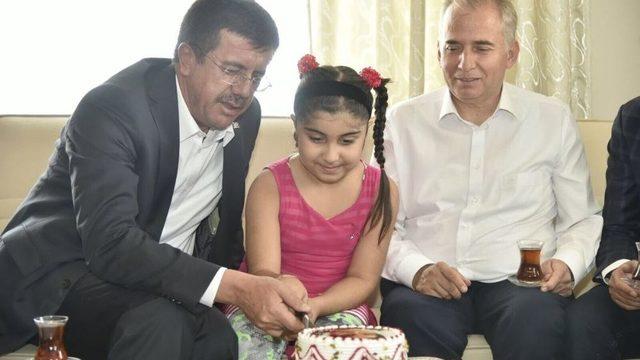 Bakan Zeybekci’den Şehit Kızına Doğum Günü Sürprizi