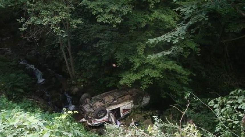 Kamyonet U&ccedil;uruma Yuvarlandı: 2 &Ouml;l&uuml;, 2 Yaralı