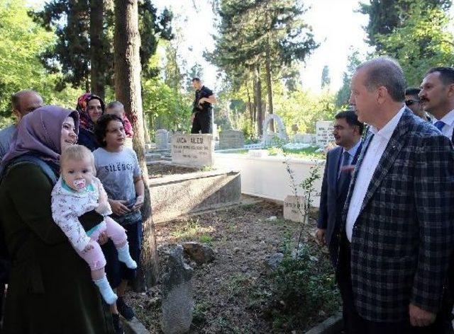 Cumhurbaşkanı Erdoğan Anne Ve Babasının Mezarını Ziyaret Etti