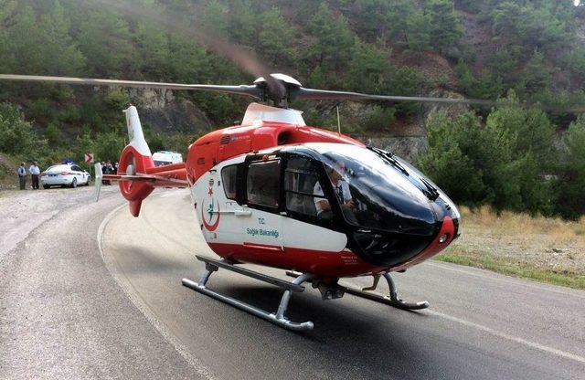 Kazada Yaralanan Traktör Sürücüsünün Yardımına Ambulans Helikopter Yetişti