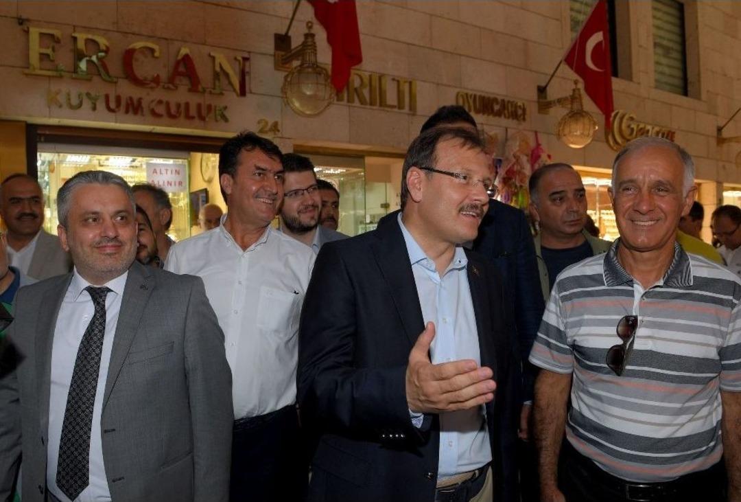 Başbakan Yardımcısı &Ccedil;avuşoğlu Esnafla Bayramlaştı