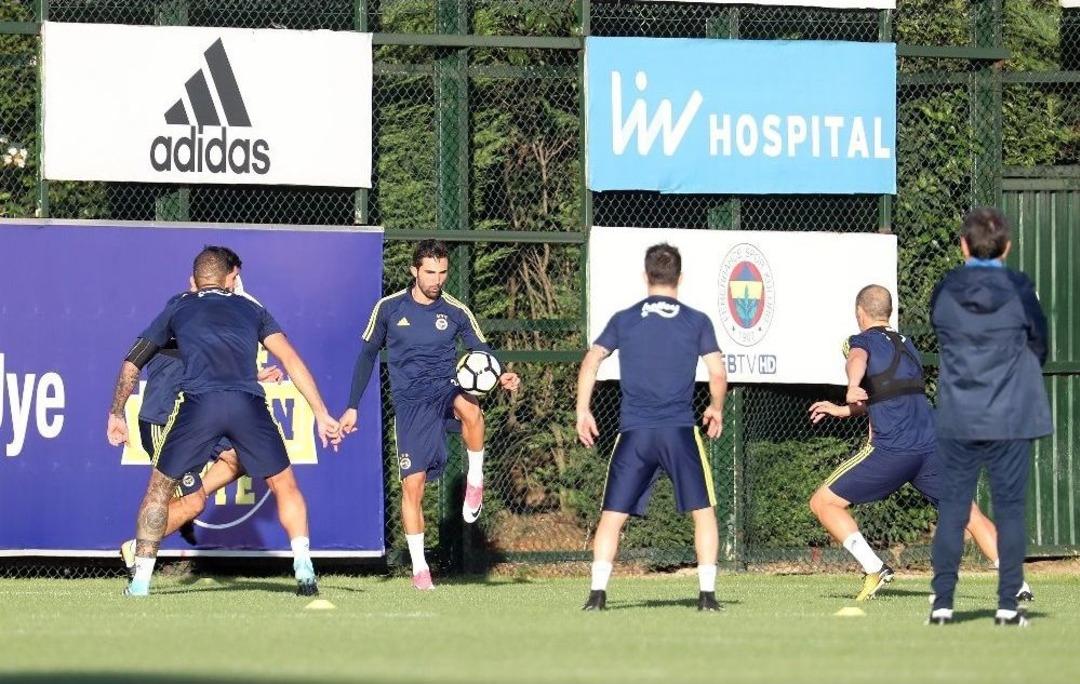 Fenerbah&ccedil;e&rsquo;nin Yeni Transferi Neto İlk Antrenmanına &Ccedil;ıktı