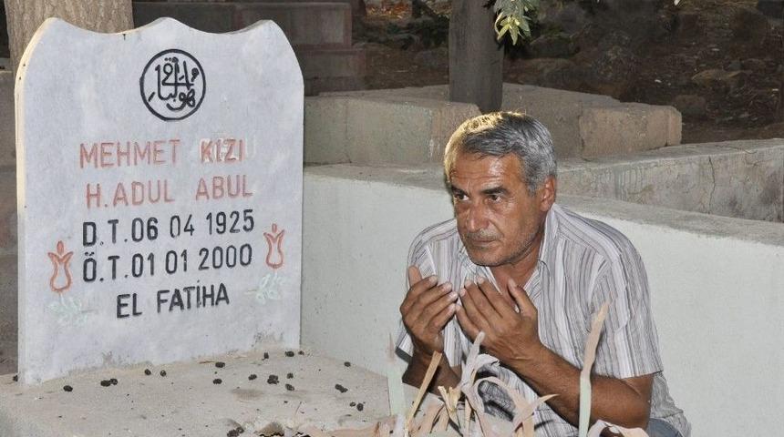 Derik&rsquo;te Arefe G&uuml;n&uuml;nde Mezarlıklar Doldu