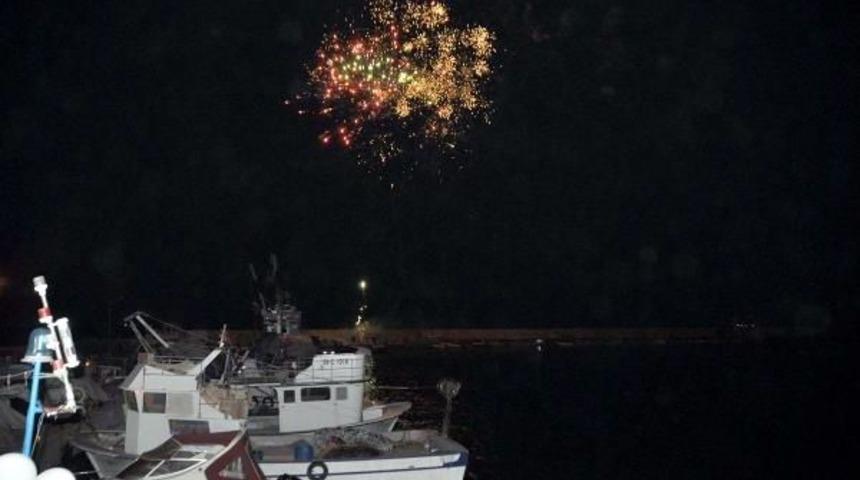 Tekirdağlı Balık&ccedil;ılar Havai Fişek G&ouml;sterileriyle Denize A&ccedil;ıldı