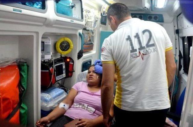 Ambulans, Otomobillerle &Ccedil;arpıştı: 6 Yaralı 1