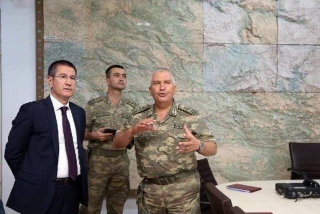 Milli Savunma Bakanı Nurettin Canikli, Bayram Namazını G&ouml;rme&ccedil; &Uuml;s B&ouml;lgesi nde Kıldı 3