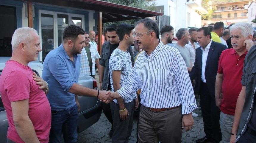 Bakan &Ouml;zhaseki İzmir&rsquo;de Vatandaşlarla Bayramlaştı