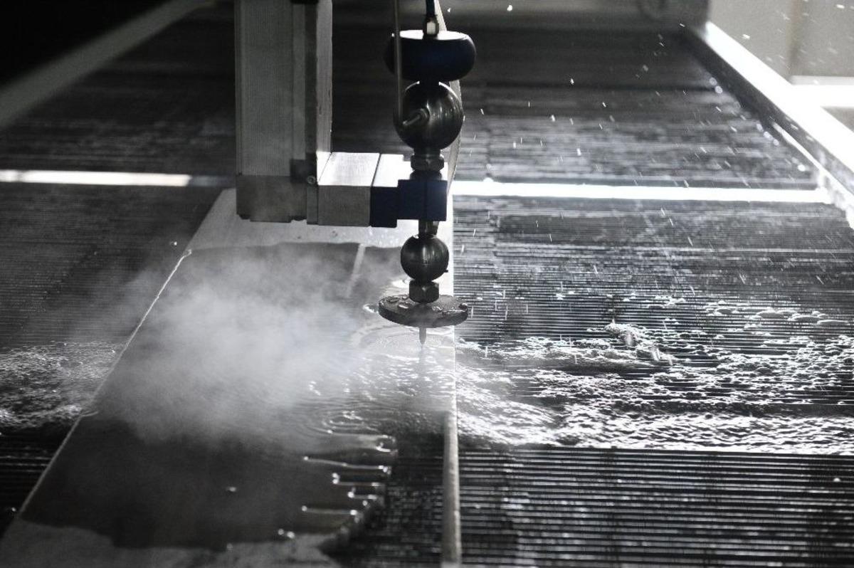 (&ouml;zel Haber) Su İle Her Şeyi Kesebiliyor