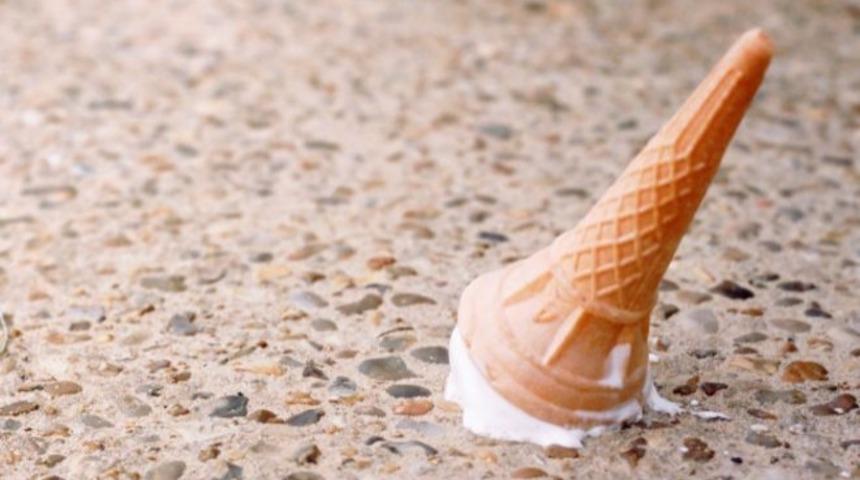 Yere D&uuml;şen Bir Şeyi Yemek Zararlı mı?