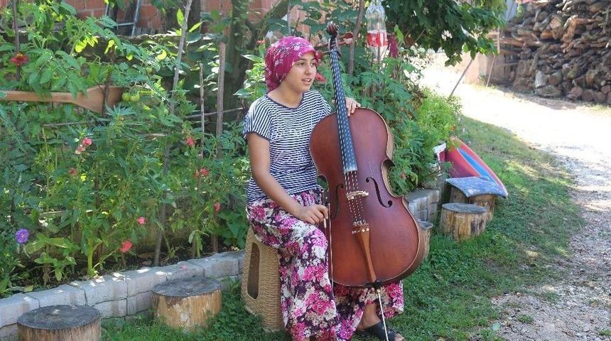 (&ouml;zel Haber) Şalvarla &Ccedil;ello &Ccedil;alıyor